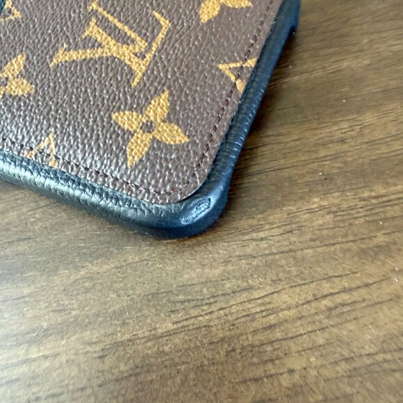Louis Vuitton Monogram Iphone 15 Pro Max Case - Picture 6 of 6
